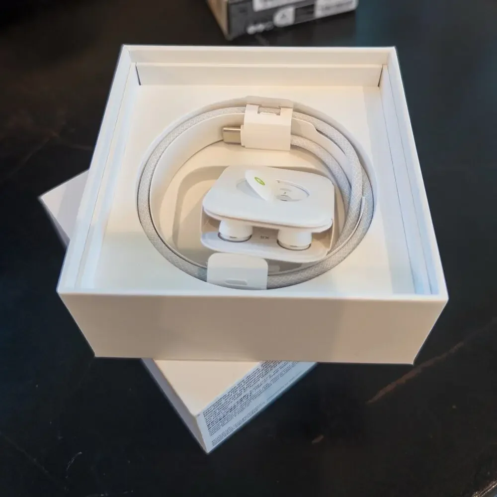 Apple AirPods Pro 1st Gen A2084 Lightning Case + Box Good Used Condition